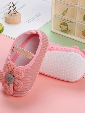 WEGE wege wege.ae wege.store shop e-commerce store online shopping UAE clothing store in UAE fashion sale today متجر اونلاين للتسوق للألبسة ويجي متجر ويجي ويجي امارات NEWBORN SHOES