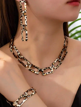 WEGE wege wege.ae wege.store shop e-commerce store online shopping UAE clothing store in UAE fashion sale today متجر اونلاين للتسوق للألبسة ويجي متجر ويجي ويجي امارات JEWELRY