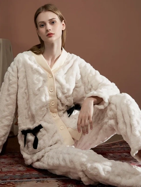 WEGE wege wege.ae wege.store shop e-commerce store online shopping UAE clothing store in UAE fashion sale today متجر اونلاين للتسوق للألبسة ويجي متجر ويجي ويجي امارات WINTER FASHION